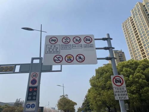 蘇州高速驚現(xiàn)神秘轟鳴聲，交警緊急設(shè)置提示牌警示